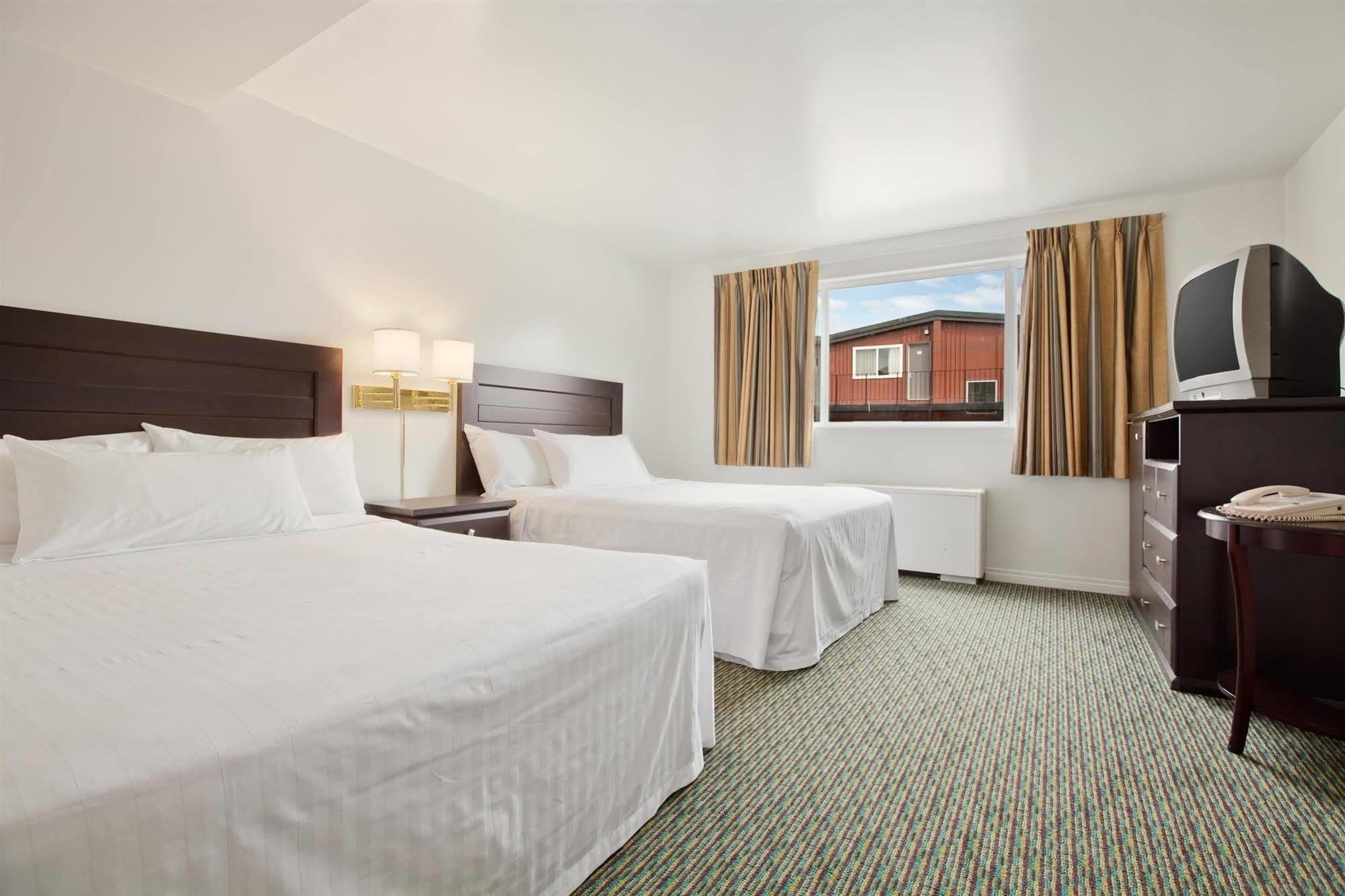 Travelodge By Wyndham プリンス・アルバート エクステリア 写真